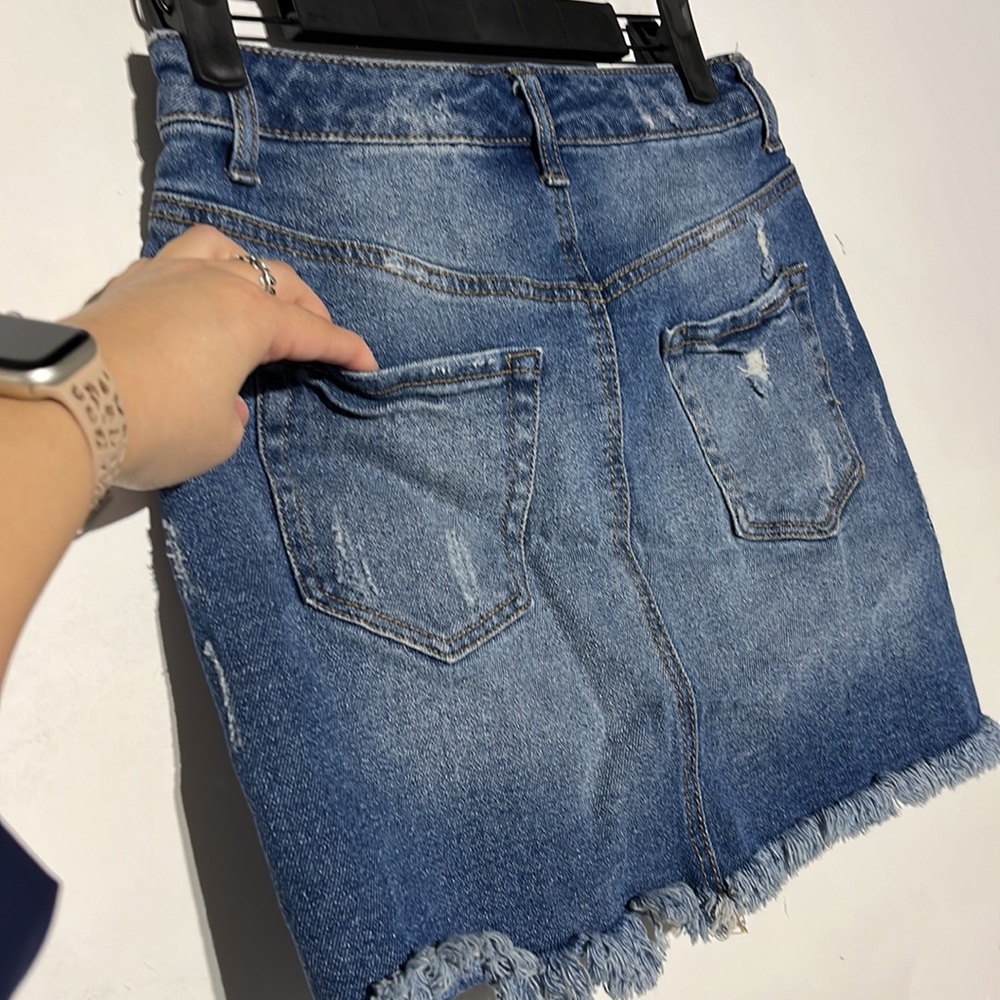 Wild Fable Medium Wash Distressed Denim Skirt Size 4 - Picture 6 of 8